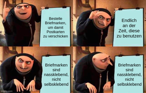 Das Template ist das Gru-Meme. Ein Mann steht neben einem Flipchart und erklärt in 4 Schritten einen Plan. Der Mann ist noch motiviert und zeigt das erste Blatt: "Bestelle Briefmarken, um damit Postkarten zu verschicken.". Im zweiten Bild ist der Mann noch enthusiastischer und der Text ändert sich zu "Endlich an der Zeit, diese zu benutzen". Im dritten Bild zeigt das Flipchart den text "Briefmarken sind nassklebend, nicht selbstklebend." Im letzten Bild schaut der Mann verwirrt und enttäuscht, auf das Flipchart. Es zeigt immer noch "Briefmarken sind nassklebend, nicht selbsklebend"